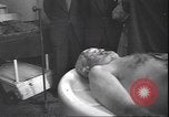 Standbild Leiche von Mussolini Mailand Italien, 1945, aus Sekunde 6 historischem Filmmaterial Videoclip 65675059053