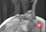 Standbild Leiche von Mussolini Mailand Italien, 1945, aus Sekunde 26 historischem Filmmaterial Videoclip 65675059053