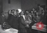 Standbild Leiche von Mussolini Mailand Italien, 1945, aus Sekunde 28 historischem Filmmaterial Videoclip 65675059053