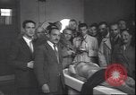 Standbild Leiche von Mussolini Mailand Italien, 1945, aus Sekunde 37 historischem Filmmaterial Videoclip 65675059053
