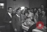 Standbild Leiche von Mussolini Mailand Italien, 1945, aus Sekunde 38 historischem Filmmaterial Videoclip 65675059053