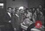 Standbild Leiche von Mussolini Mailand Italien, 1945, aus Sekunde 39 historischem Filmmaterial Videoclip 65675059053