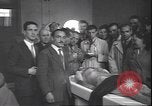 Standbild Leiche von Mussolini Mailand Italien, 1945, aus Sekunde 42 historischem Filmmaterial Videoclip 65675059053