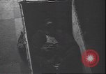 Standbild Leiche von Mussolini Mailand Italien, 1945, aus Sekunde 48 historischem Filmmaterial Videoclip 65675059053