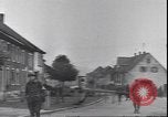 Image troupes françaises affichage wrecked matériel allemand France, 1940, de la seconde 61 séquences d'archives historiques vidéo 65675059057