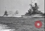 Standbild italienischen Naval Manövrieren Neapel Italien, 1943, aus Sekunde 35 historischem Filmmaterial Videoclip 65675059064