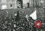 Standbild Mai Tag feiern Rom Italien, 1945, aus Sekunde 10 historischem Filmmaterial Videoclip 65675059069