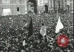 Standbild Mai Tag feiern Rom Italien, 1945, aus Sekunde 11 historischem Filmmaterial Videoclip 65675059069
