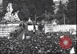 Standbild Mai Tag feiern Rom Italien, 1945, aus Sekunde 14 historischem Filmmaterial Videoclip 65675059069