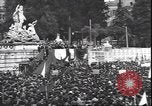Standbild Mai Tag feiern Rom Italien, 1945, aus Sekunde 15 historischem Filmmaterial Videoclip 65675059069