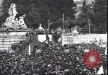 Standbild Mai Tag feiern Rom Italien, 1945, aus Sekunde 16 historischem Filmmaterial Videoclip 65675059069