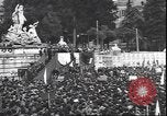 Standbild Mai Tag feiern Rom Italien, 1945, aus Sekunde 18 historischem Filmmaterial Videoclip 65675059069