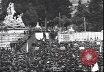 Standbild Mai Tag feiern Rom Italien, 1945, aus Sekunde 19 historischem Filmmaterial Videoclip 65675059069