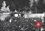 Standbild Mai Tag feiern Rom Italien, 1945, aus Sekunde 22 historischem Filmmaterial Videoclip 65675059069