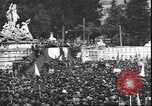 Standbild Mai Tag feiern Rom Italien, 1945, aus Sekunde 23 historischem Filmmaterial Videoclip 65675059069