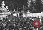 Standbild Mai Tag feiern Rom Italien, 1945, aus Sekunde 25 historischem Filmmaterial Videoclip 65675059069