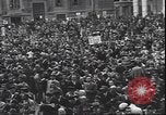 Standbild Mai Tag feiern Rom Italien, 1945, aus Sekunde 28 historischem Filmmaterial Videoclip 65675059069