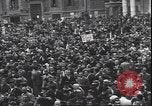 Standbild Mai Tag feiern Rom Italien, 1945, aus Sekunde 30 historischem Filmmaterial Videoclip 65675059069