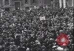 Standbild Mai Tag feiern Rom Italien, 1945, aus Sekunde 31 historischem Filmmaterial Videoclip 65675059069