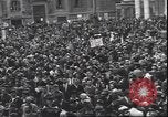 Standbild Mai Tag feiern Rom Italien, 1945, aus Sekunde 33 historischem Filmmaterial Videoclip 65675059069