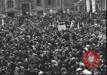 Standbild Mai Tag feiern Rom Italien, 1945, aus Sekunde 34 historischem Filmmaterial Videoclip 65675059069