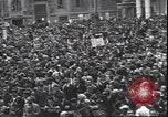 Standbild Mai Tag feiern Rom Italien, 1945, aus Sekunde 37 historischem Filmmaterial Videoclip 65675059069