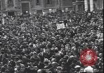 Standbild Mai Tag feiern Rom Italien, 1945, aus Sekunde 38 historischem Filmmaterial Videoclip 65675059069