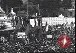 Standbild Mai Tag feiern Rom Italien, 1945, aus Sekunde 49 historischem Filmmaterial Videoclip 65675059069