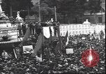 Standbild Mai Tag feiern Rom Italien, 1945, aus Sekunde 51 historischem Filmmaterial Videoclip 65675059069