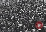 Standbild Mai Tag feiern Rom Italien, 1945, aus Sekunde 58 historischem Filmmaterial Videoclip 65675059069