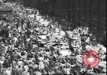 Standbild USA Soldaten Mailand Italien, 1945, aus Sekunde 10 historischem Filmmaterial Videoclip 65675059072