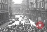 Standbild USA Soldaten Mailand Italien, 1945, aus Sekunde 44 historischem Filmmaterial Videoclip 65675059072