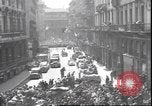 Standbild USA Soldaten Mailand Italien, 1945, aus Sekunde 47 historischem Filmmaterial Videoclip 65675059072