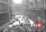 Standbild USA Soldaten Mailand Italien, 1945, aus Sekunde 48 historischem Filmmaterial Videoclip 65675059072