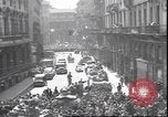 Standbild USA Soldaten Mailand Italien, 1945, aus Sekunde 49 historischem Filmmaterial Videoclip 65675059072