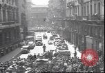 Standbild USA Soldaten Mailand Italien, 1945, aus Sekunde 51 historischem Filmmaterial Videoclip 65675059072
