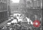 Standbild USA Soldaten Mailand Italien, 1945, aus Sekunde 52 historischem Filmmaterial Videoclip 65675059072