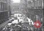 Standbild USA Soldaten Mailand Italien, 1945, aus Sekunde 53 historischem Filmmaterial Videoclip 65675059072