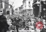Immagine di Prigionieri tedeschi Milano Italia, 1945, secondo 61 filmato di repertorio 65675059073