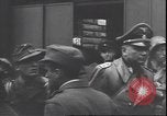 Immagine di Prigionieri tedeschi Milano Italia, 1945, secondo 36 filmato di repertorio 65675059075
