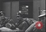 Immagine di Prigionieri tedeschi Milano Italia, 1945, secondo 39 filmato di repertorio 65675059075