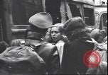 Immagine di Prigionieri tedeschi Milano Italia, 1945, secondo 49 filmato di repertorio 65675059075