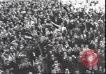 Standbild Übergabe Feier am Duomo di Milano Milano Italien, 1945, aus Sekunde 34 historischem Filmmaterial Videoclip 65675059076