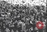 Standbild Übergabe Feier am Duomo di Milano Milano Italien, 1945, aus Sekunde 37 historischem Filmmaterial Videoclip 65675059076