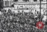 Standbild Übergabe Feier am Duomo di Milano Milano Italien, 1945, aus Sekunde 54 historischem Filmmaterial Videoclip 65675059076