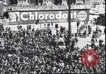 Standbild Übergabe Feier am Duomo di Milano Milano Italien, 1945, aus Sekunde 55 historischem Filmmaterial Videoclip 65675059076