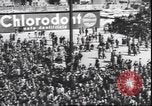 Standbild Übergabe Feier am Duomo di Milano Milano Italien, 1945, aus Sekunde 56 historischem Filmmaterial Videoclip 65675059076