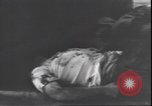 Standbild Leiche von Mussolini Italien, 1945, aus Sekunde 5 historischem Filmmaterial Videoclip 65675059077
