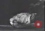 Standbild Leiche von Mussolini Italien, 1945, aus Sekunde 8 historischem Filmmaterial Videoclip 65675059077