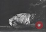 Standbild Leiche von Mussolini Italien, 1945, aus Sekunde 10 historischem Filmmaterial Videoclip 65675059077